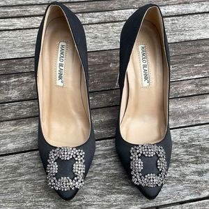Manolo Blahnik hangisi black satin heels, size 6